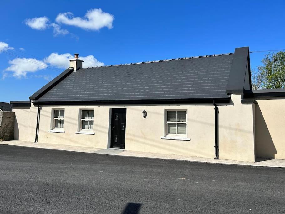 The Parlour Cottage Galway Exterior photo